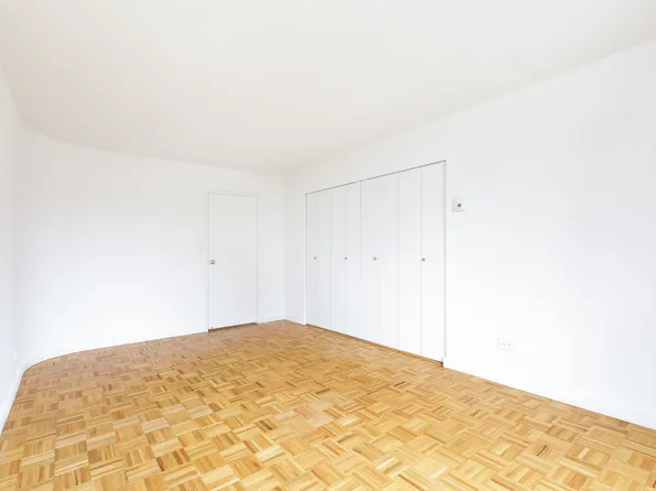 300 East 34th Street image 6 of 47