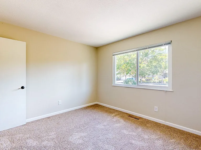 2146 Rivera Dr — Photo 30