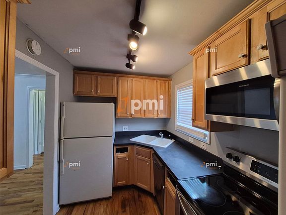 4th image of 3206 Mathieson Dr NE APT 4