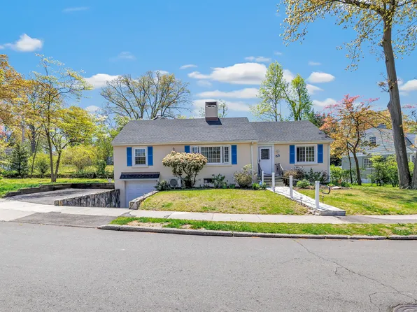 55 Tesiny Circle, Bridgeport, CT 06606