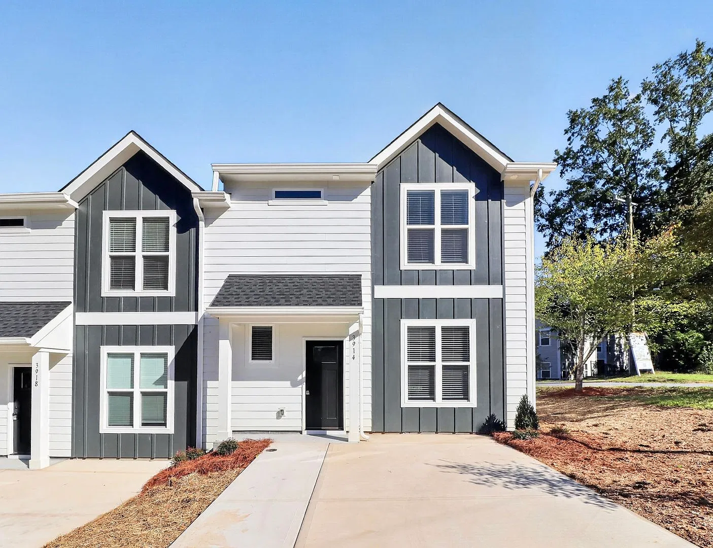 Brand New Townhouses Near Uptown!! — Photo 1