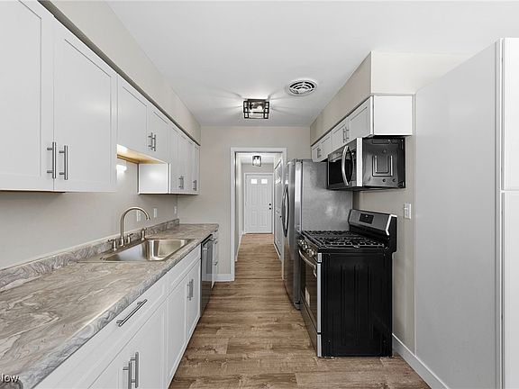 3rd image of 5576 Cumberland Dr