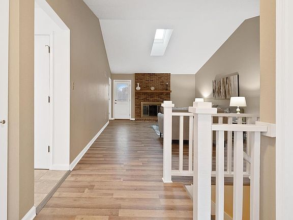 5th image of 5181 Edgemere Dr