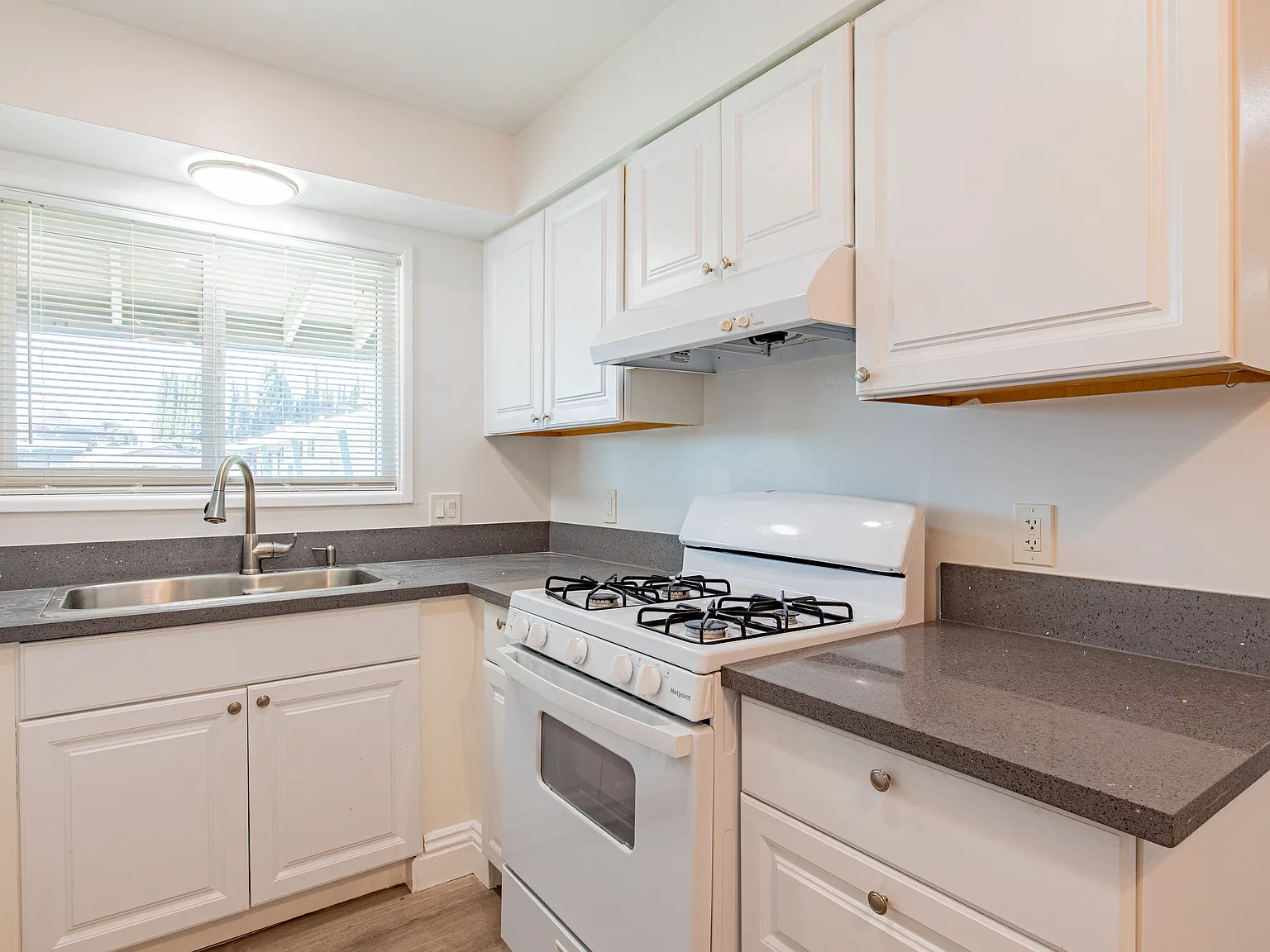 1 bed, 650 sqft, $1,786 — Photo 4