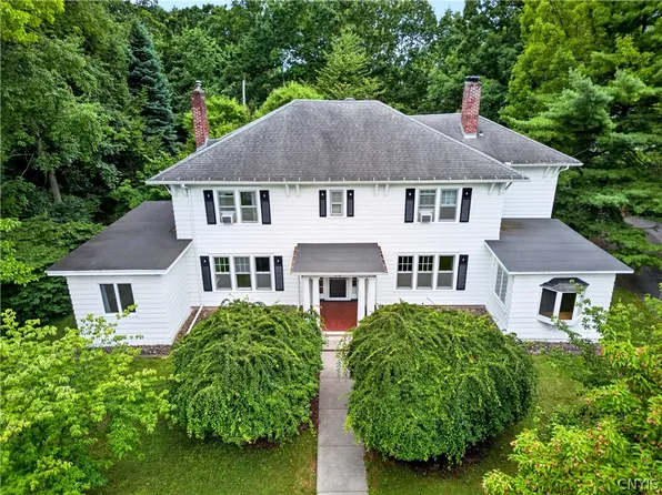 318 Berkeley Dr, Syracuse, NY 13210