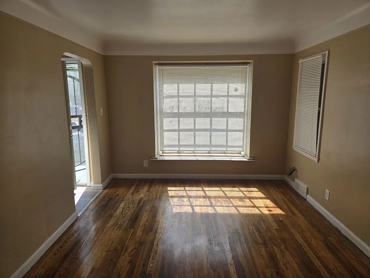 3 bed, 834 sqft, $1,500 — Photo 2