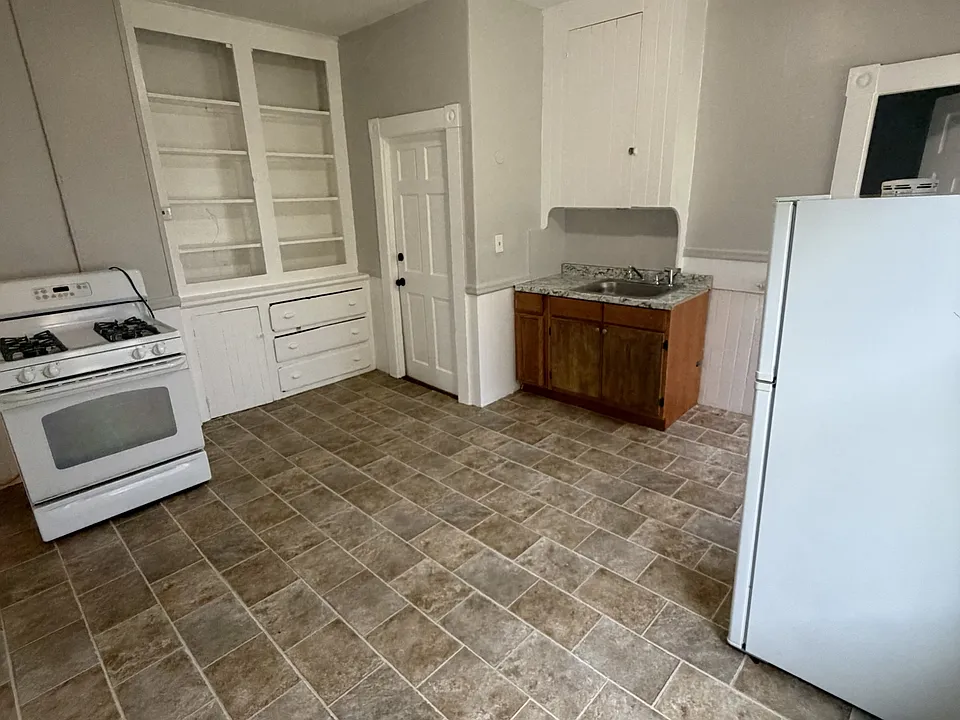 16 Viall St #3S