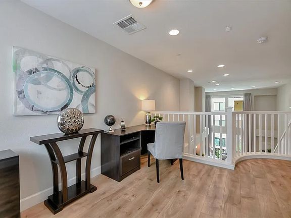 5th image of 131 Hudson Pl