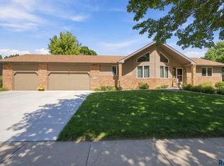 2908 E 51st St, Sioux Falls, SD 57103