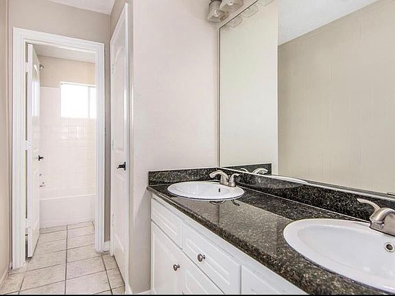 5th image of 22611 Fincastle Dr