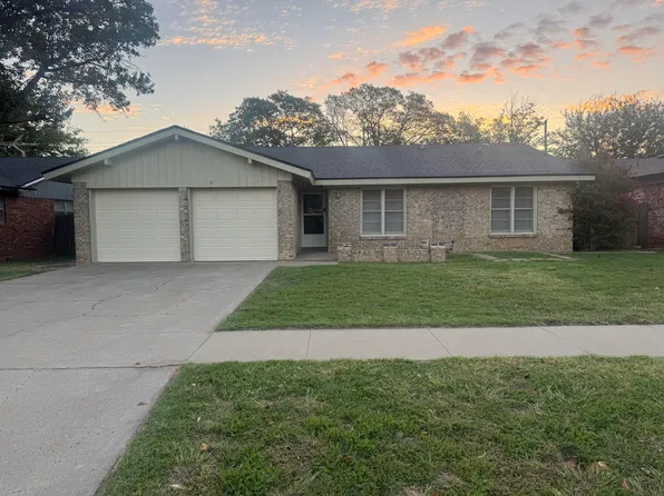 2008 Ennis St, Plainview, TX 79072