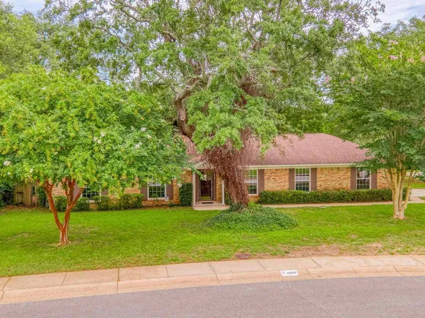 4900 Woodcliff Dr, Pensacola, FL 32504