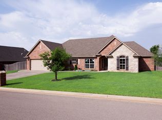28 Crestwood Ter, Clinton, OK 73601