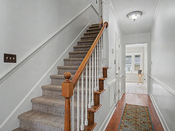 4th image of 2606 Crofton Dr