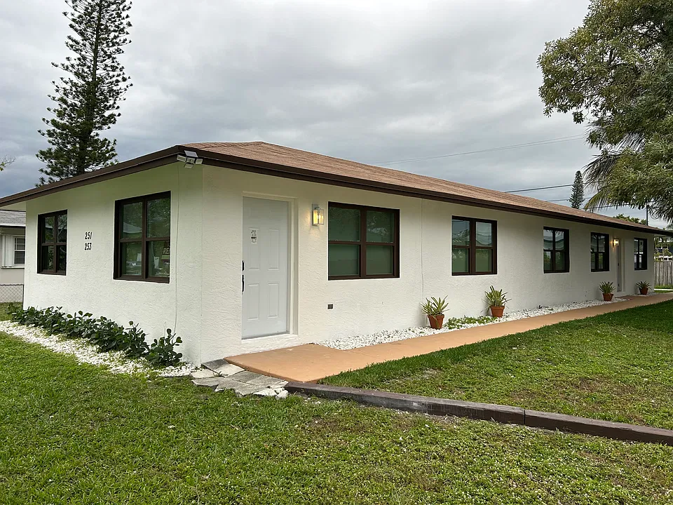 Front view of the unit (the other duplex unit is to the right)