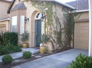 4033 W Apple Tree Ln, Fresno, CA 93722