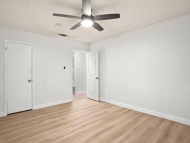 8603 Woodstone Dr #B — Photo 10