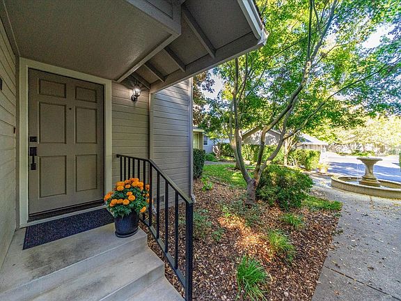 3rd image of 111 Valley Club Circle