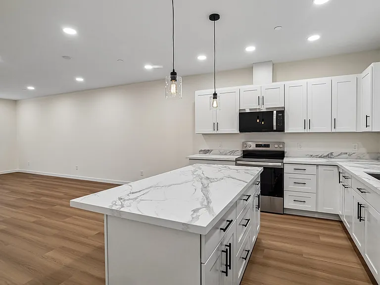 950 Maple Ave #D — Photo 9