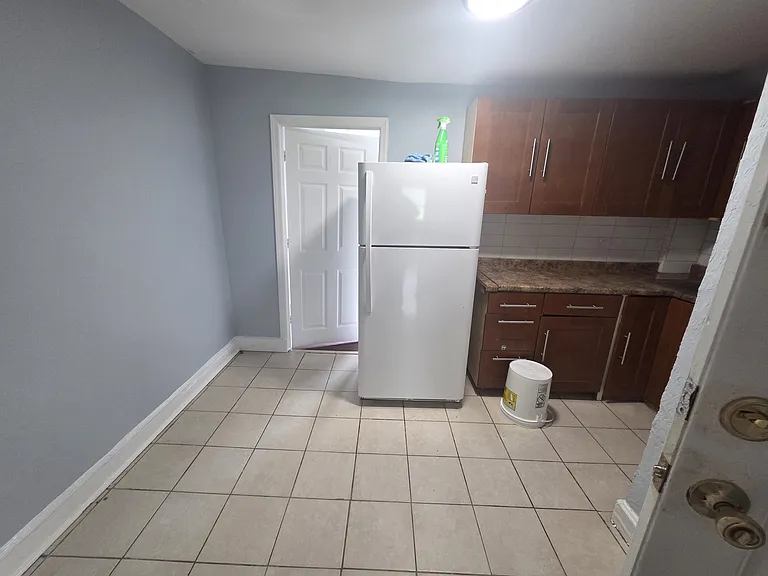 550 N Grove St #3 — Photo 4