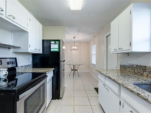 5th image of 21226 Gladis Ave