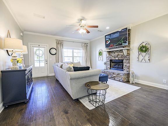 3rd image of 5837 Enclave Dr