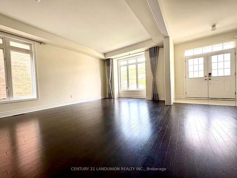 921 Goring Cir — Photo 3