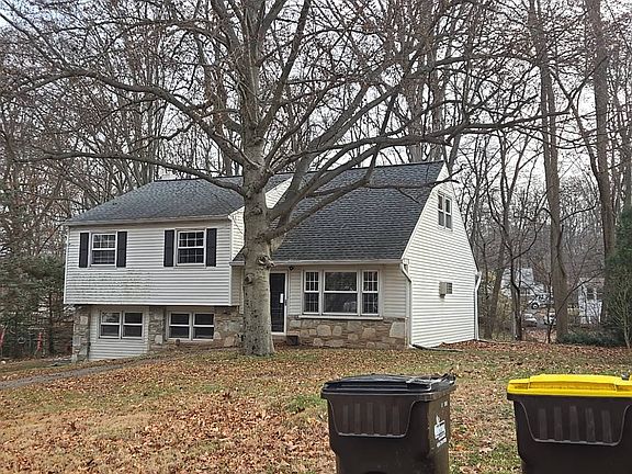 2nd image of 202 Wiltshire Dr