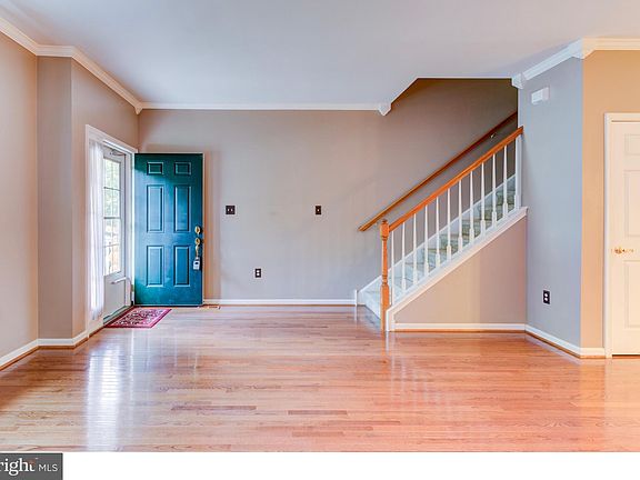 3rd image of 25 Linda Ln