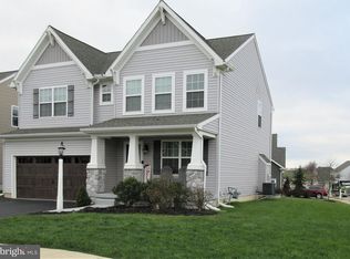 621 Hennyson Dr, York, PA 17402