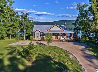 1877 Lookout Mountain Dr, Scottsboro, AL 35769
