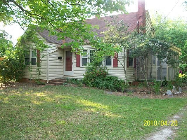 2nd image of 218 W Clement St