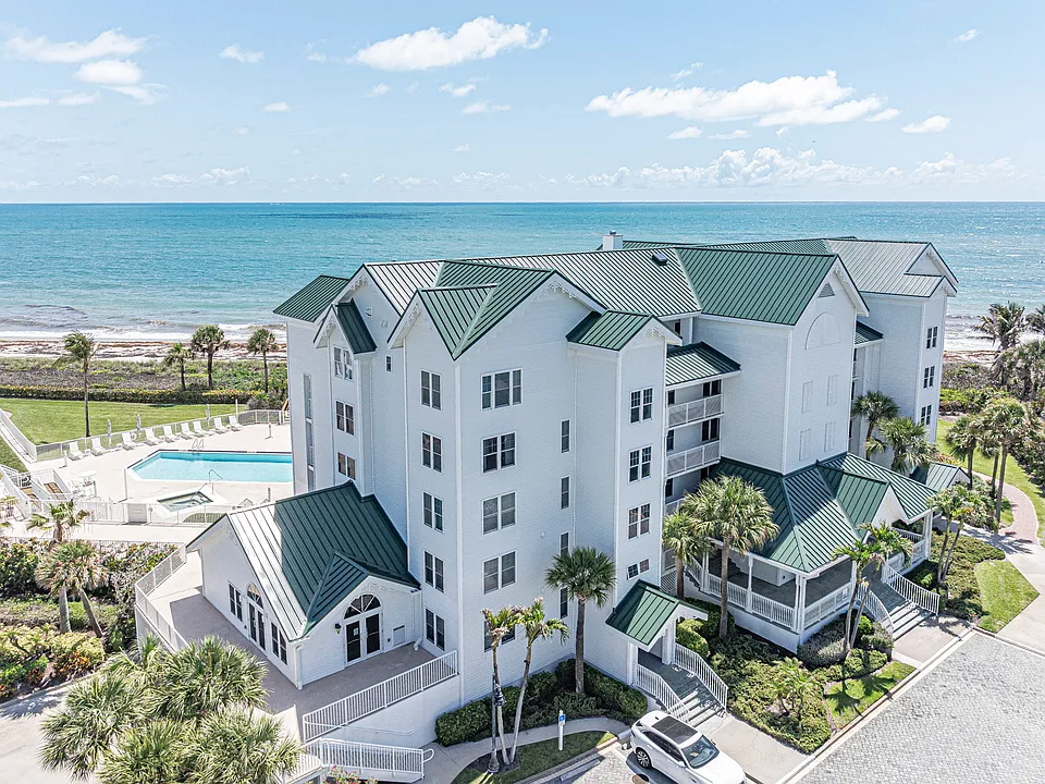 2700 Ocean Dr #208S