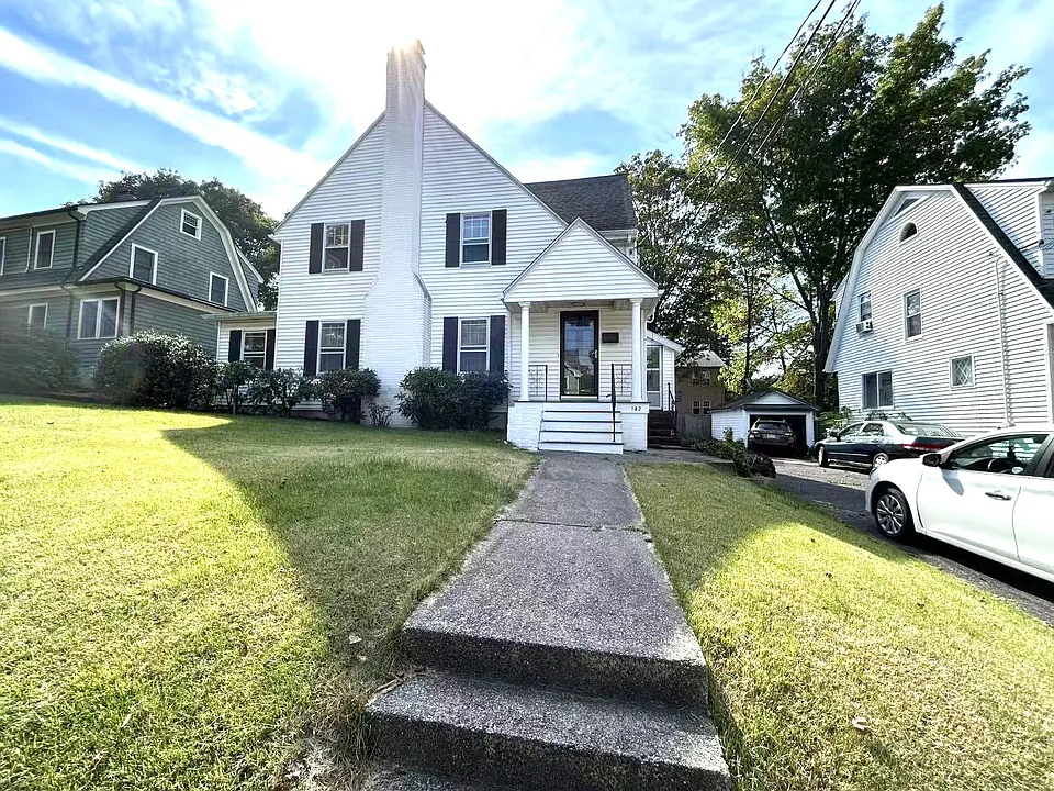 142 Jackson St