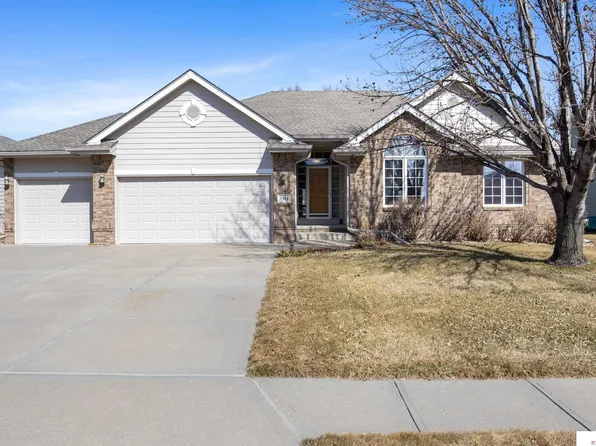 9914 S 100th St, La Vista, NE 68128