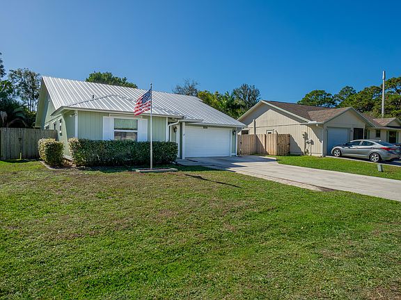 2nd image of 4222 SE Satinleaf Place