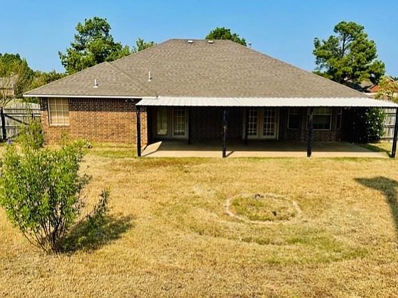 4th image of 1002 E Mahar Dr