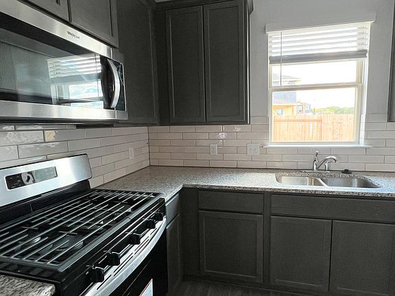 4th image of 209 White Horses Dr