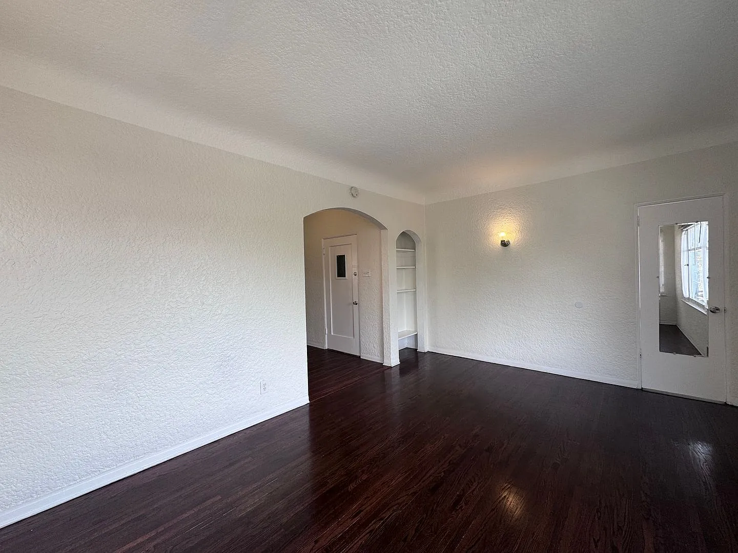 416 W Burnett St — Photo 2
