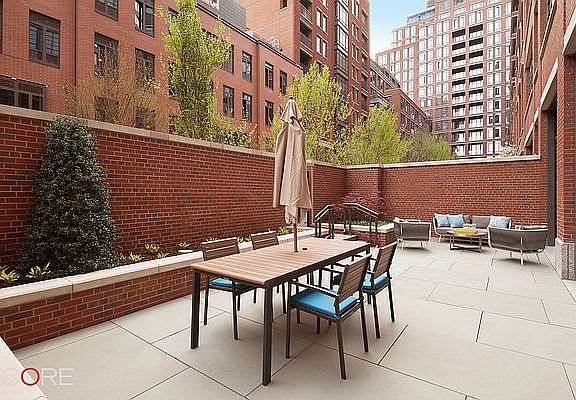 5th image of 140 W 12th St APT M3