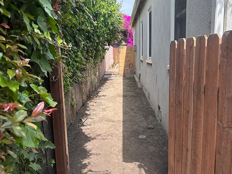 1008 W Micheltorena St #A — Photo 19