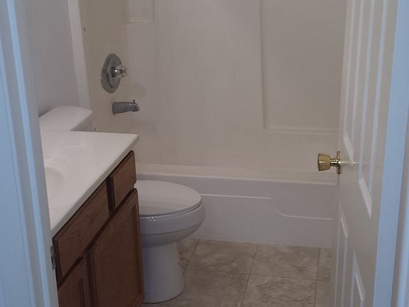 4th image of 1425 Esic Dr APT 4