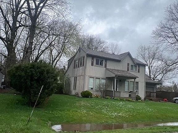 3rd image of 3033 Cloverdale