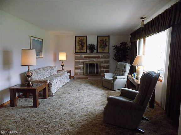 2nd image of 300 Shadylawn Dr
