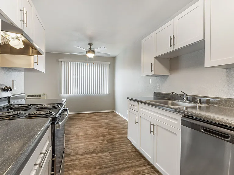 Kentwood Apartments — Photo 35