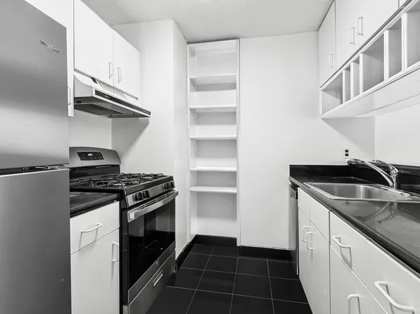 376 Broadway image 3 of 3