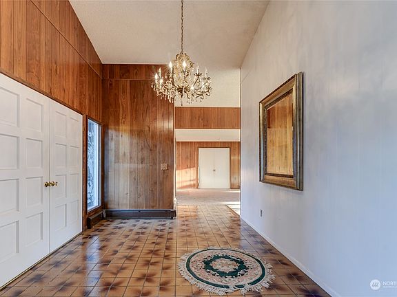 5th image of 2628 58th Avenue NW