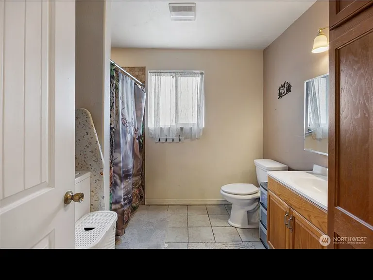 Hillcrest Dr NE — Photo 7