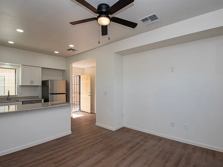 263 W Glenn St — Photo 9