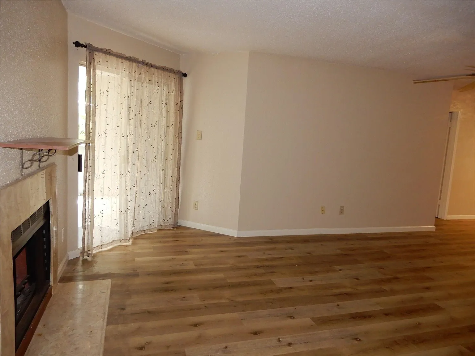 2 bed, 2.0 bath, 1068 sqft, $1,200 — Photo 3